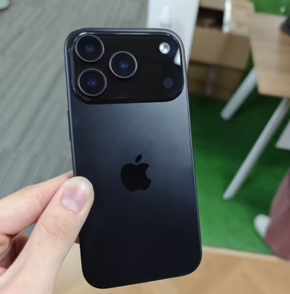 iPhone 17 Pro机模曝光：一体化铝合金机身引领设计新风潮